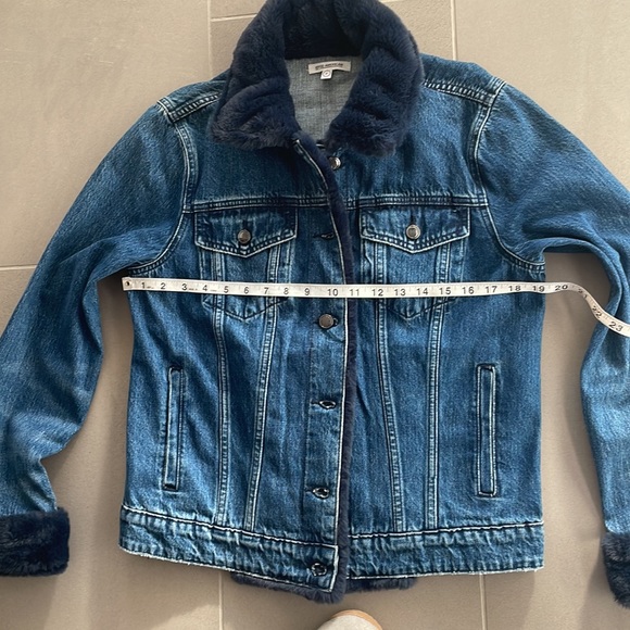 Good American the Luxe touch faux fur trim denim jacket - Picture 13 of 17